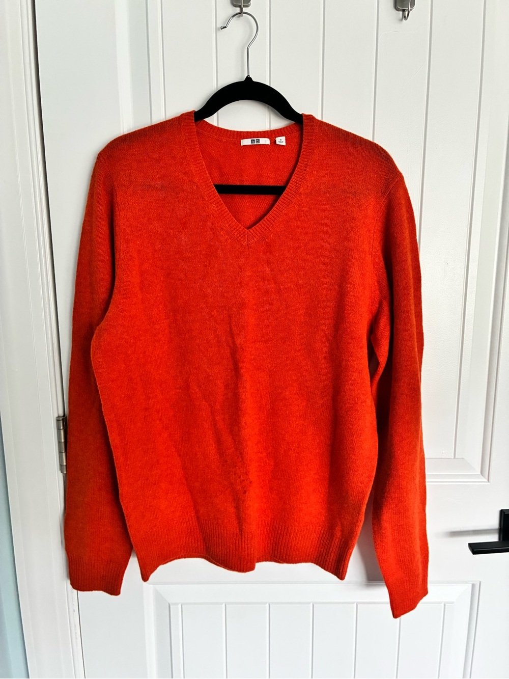 Uniqlo Men's V-Neck Sweater in Bright Orange